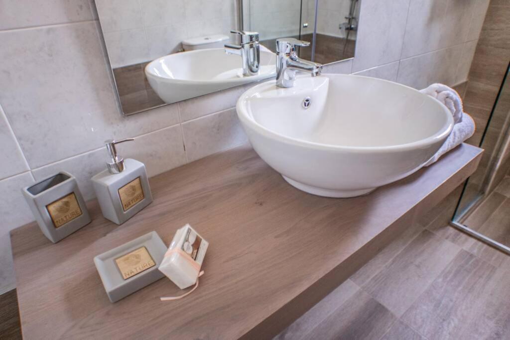 Villa Ventus, 40Sqm Private Pool & Hot Tub! Ρουσσοσπίτι Εξωτερικό φωτογραφία