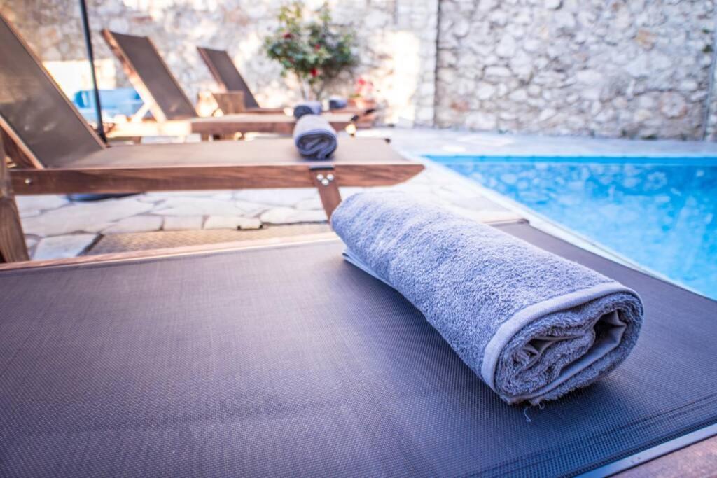 Villa Ventus, 40Sqm Private Pool & Hot Tub! Ρουσσοσπίτι Εξωτερικό φωτογραφία